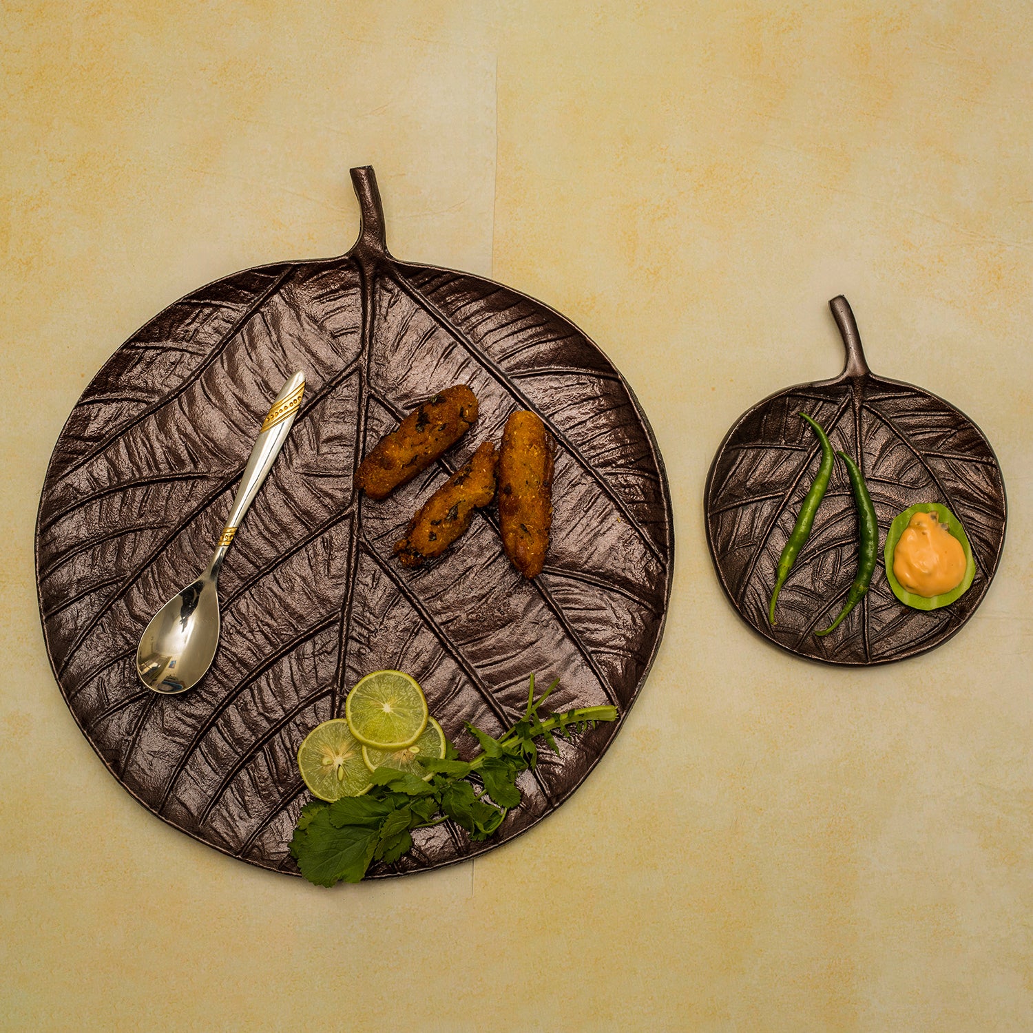 round-leaf-shaped-platter-set-of-2